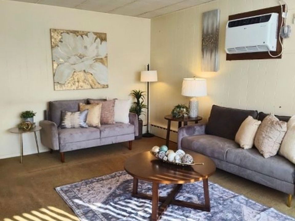 1st image of 158 Pierre Ave Floor 1