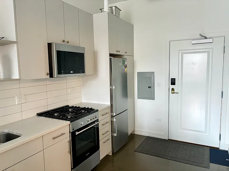 1145 W Winona St #322 — Photo 5