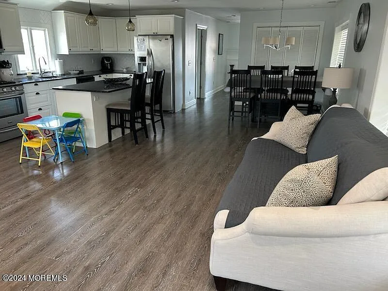 4 bed, 2.5 bath, $4,200 — Photo 3