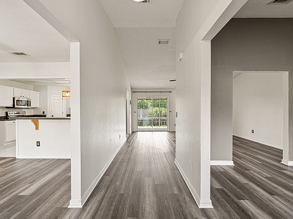 3rd image of 1213 Northview Dr