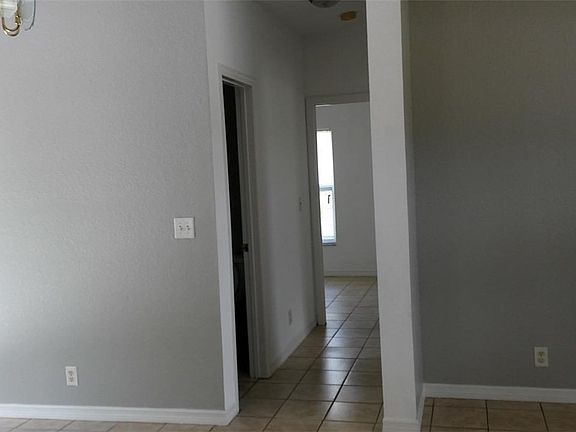 4th image of 402 Dunn Dr NE