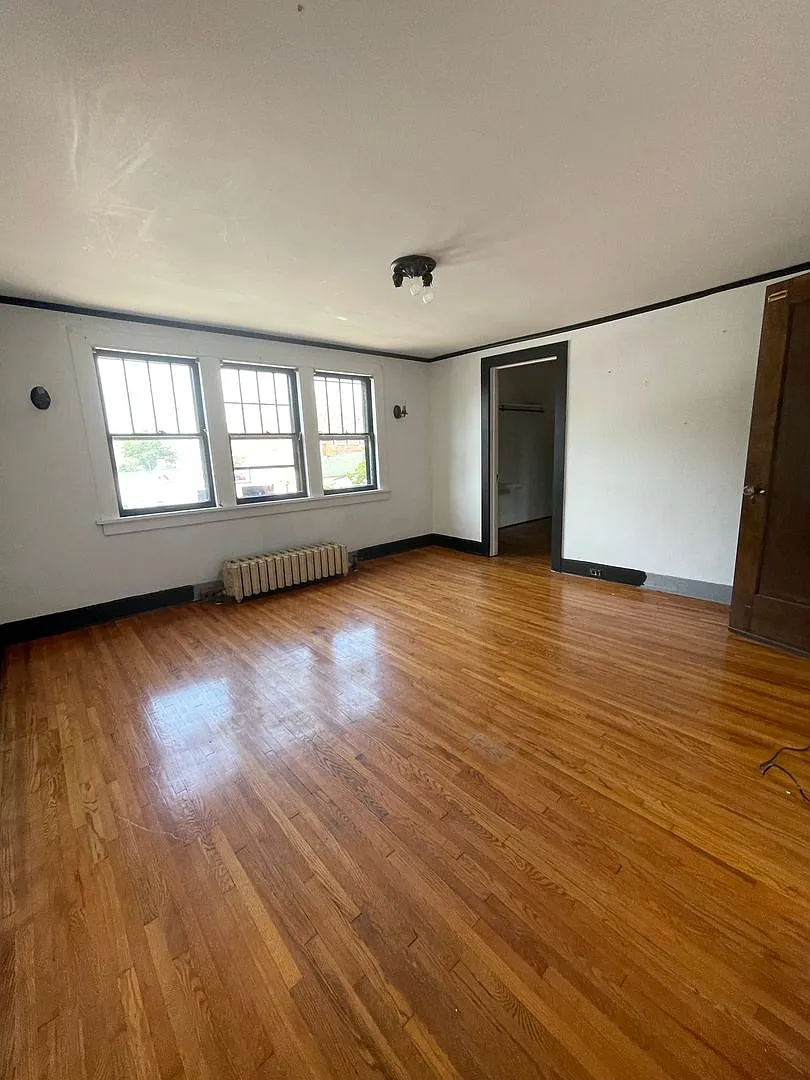 Spacious 5 Bedroom, 2.5 Bathroom Home Near Viterbo & Downtown La Crosse — Photo 1