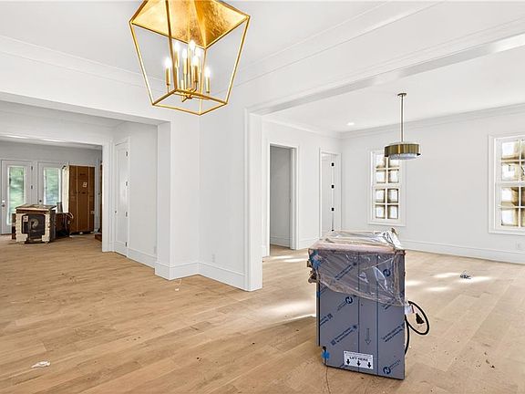 4th image of 1445 W Wesley Rd NE