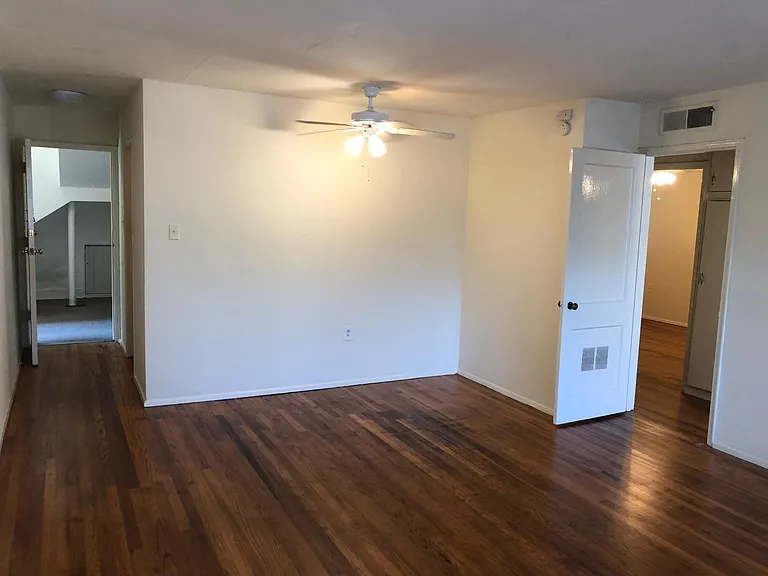 1043 Carlisle St — Photo 11