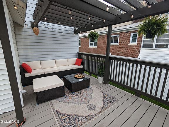 5th image of 19 Pleasant Avenue