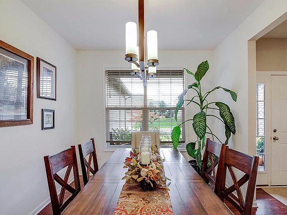 4th image of 661 Park Ln