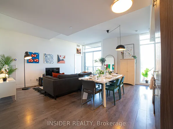 297 College St #706, Toronto, ON M5T 0C2