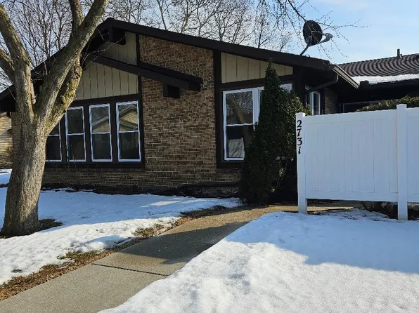2731 Roundtree Dr S, Troy, MI 48083