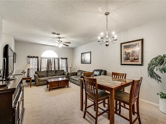 5th image of 7124 Park Creek Dr