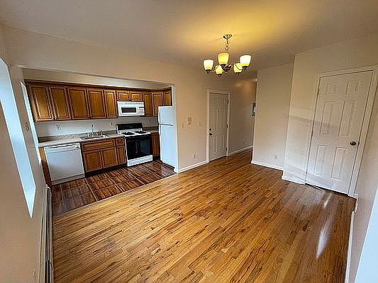 1st image of 21 Vernon Ave APT 3