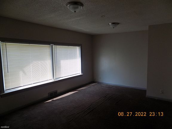 4th image of 20489 Woodside St