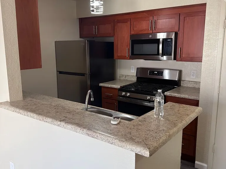 Sierra View Apartments — Photo 4