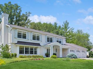 36 Wimbledon Rd, Lake Bluff, IL 60044