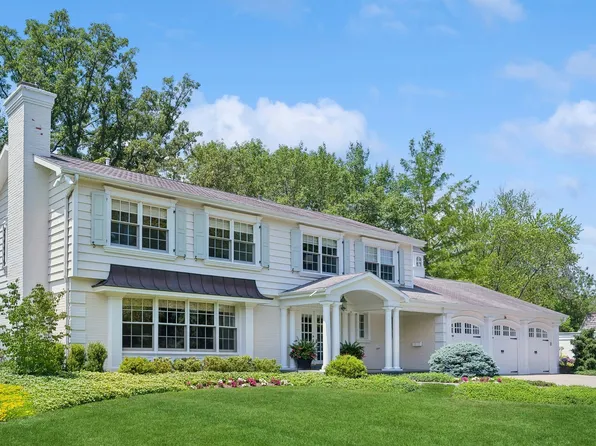36 Wimbledon Rd, Lake Bluff, IL 60044