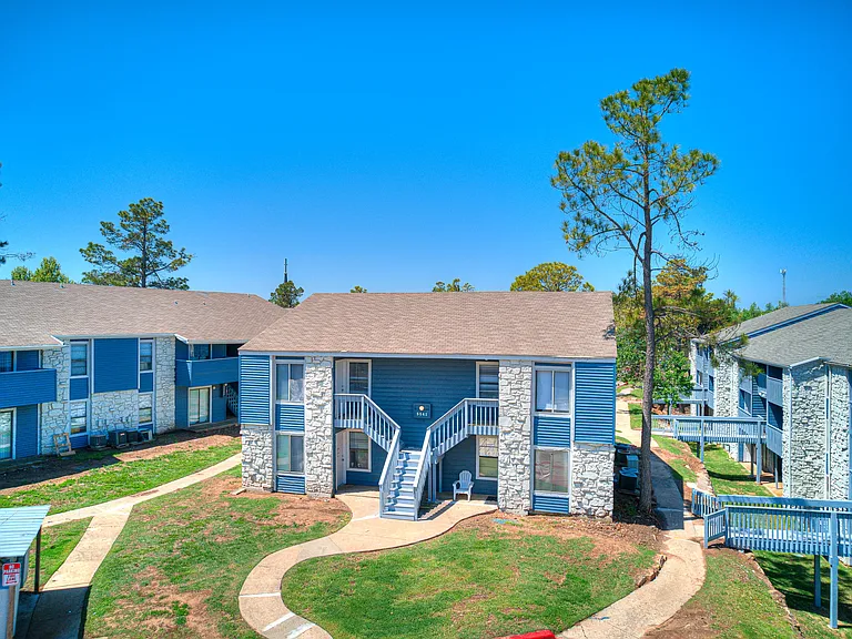 Diamond Lake Apartments — Photo 17