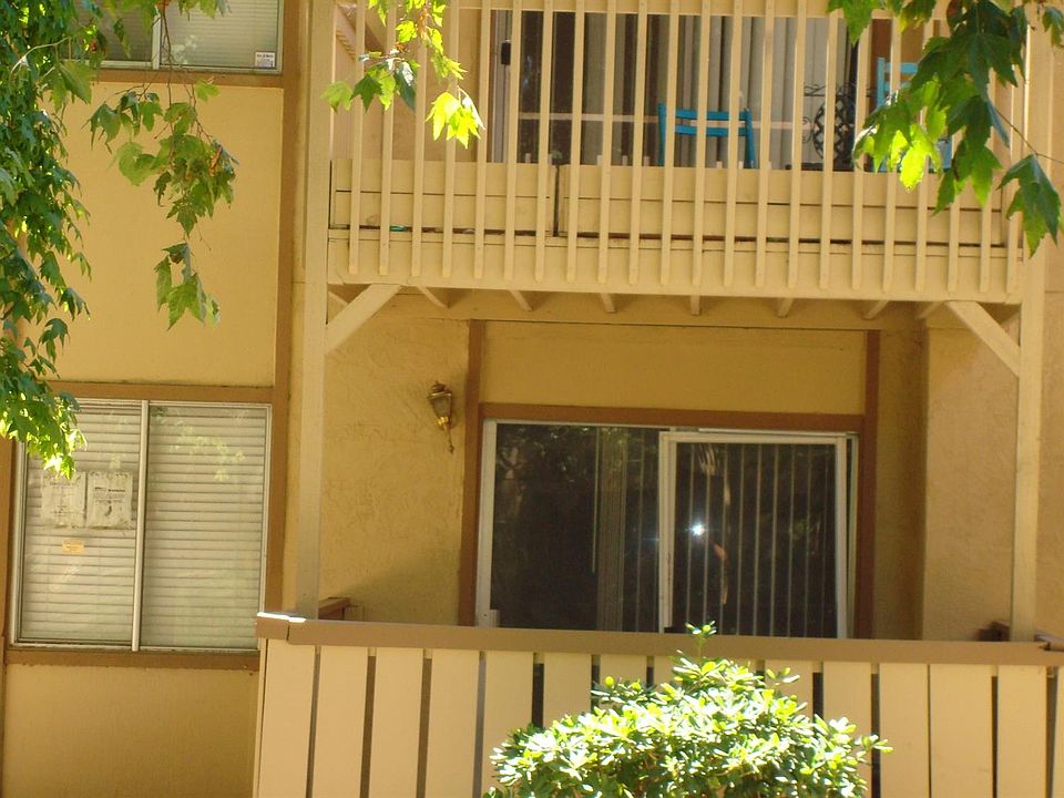 1st image of 328 W Northbank Ct #65