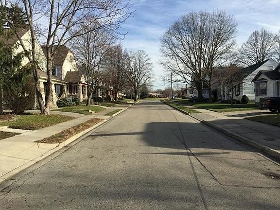 4th image of 1027 Maple Ave