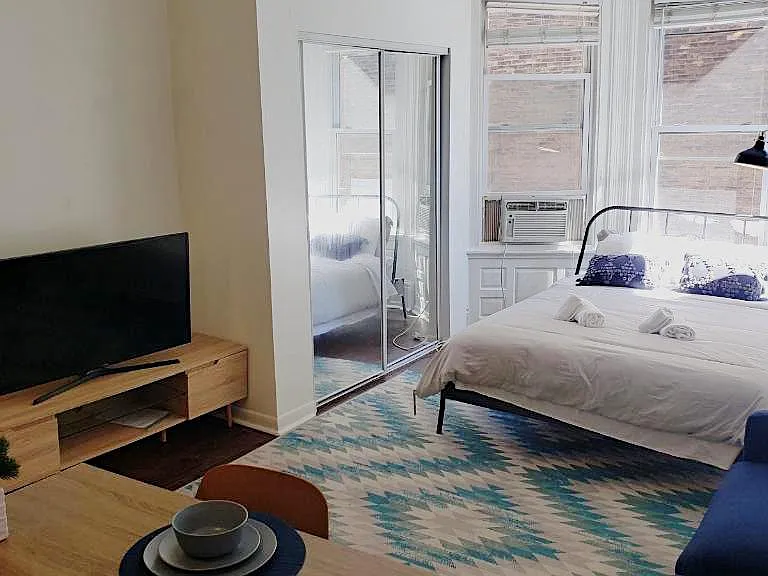 2402 Spruce St #2R — Photo 2