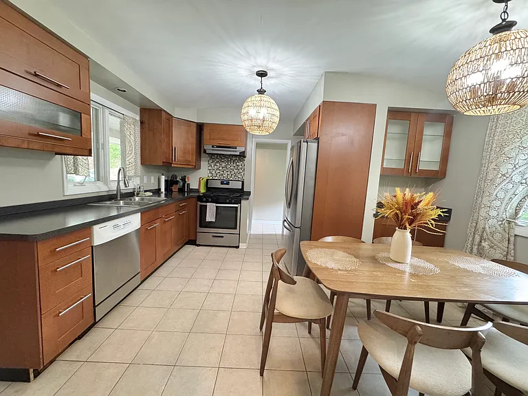 995 Woodlea St — Photo 10