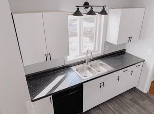 2195 Chandler St SW, Cedar Rapids, IA 52404