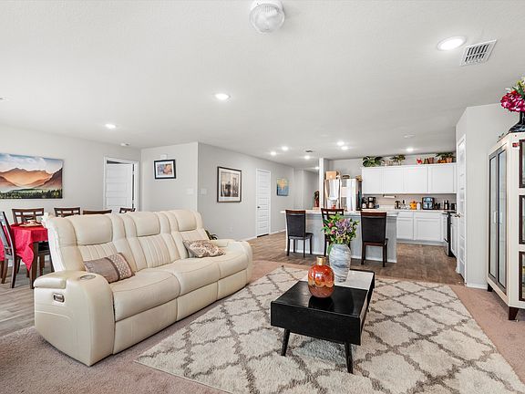 4th image of 604 Timberwood Dr