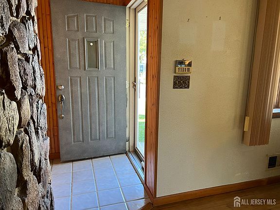 2nd image of 31 Mercer Rd