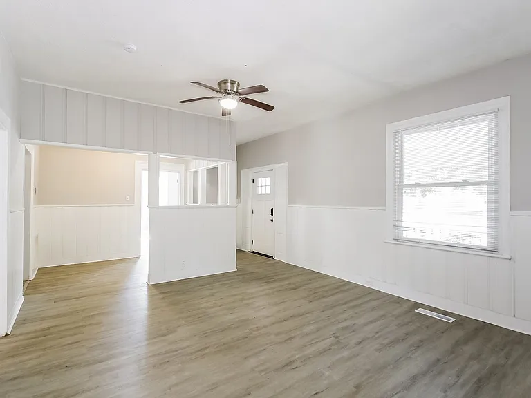 556771_019_living_room_13189109.jpg