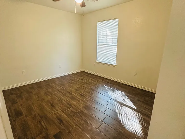 609 NE 4th Ave — Photo 7