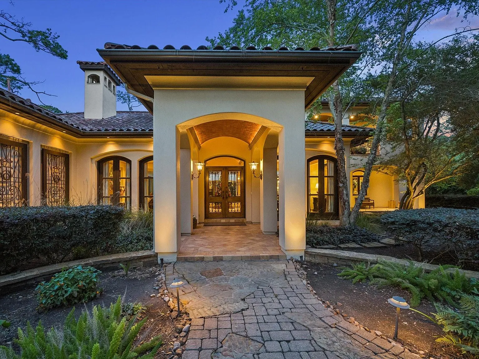 5 bed, 8.0 bath, 8079 sqft, $28,000 — Photo 3