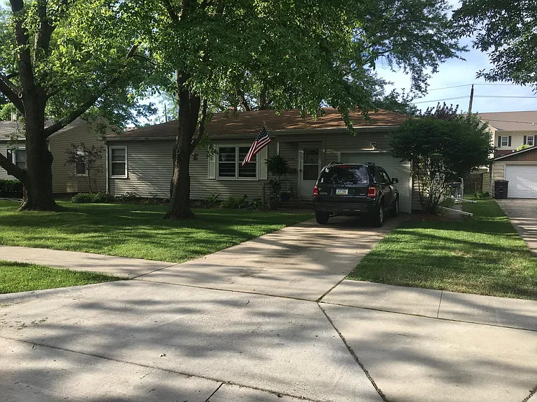 538 SW Southlawn Dr — Photo 1