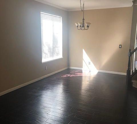 3rd image of 859 Winnipeg Ct