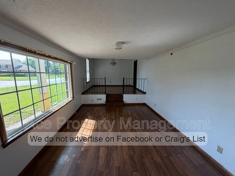 3 bed, 2.5 bath, 1735 sqft, $1,755 — Photo 3