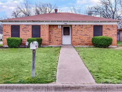 501 Allencrest Dr, White Settlement, TX, 76108