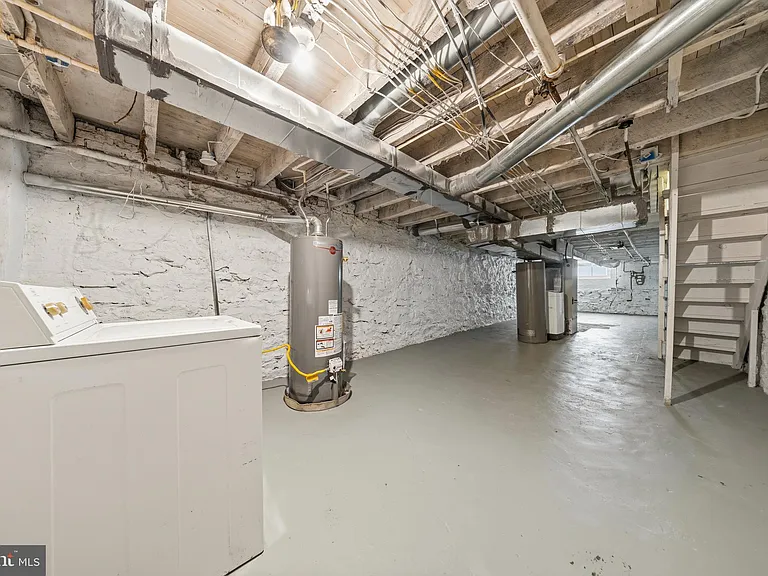 2516 W Pratt St — Photo 25