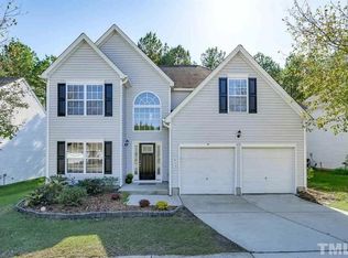 913 Avent Meadows Ln, Holly Springs, NC 27540