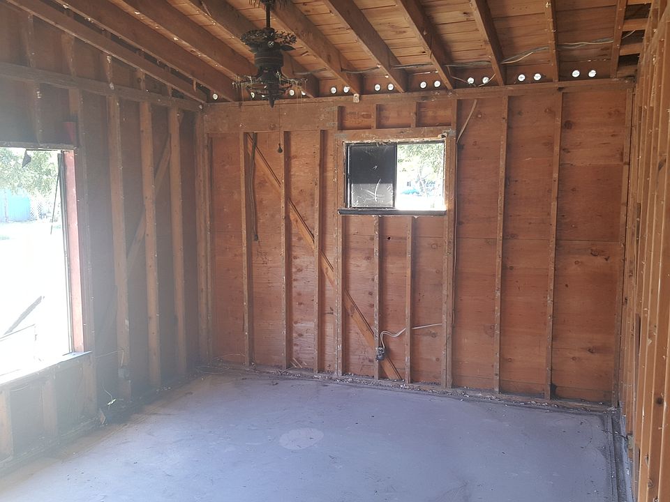 1st image of 526 E Pine St