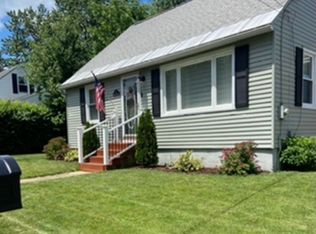 4 Pine Hill Ave, Manchester, NH 03102