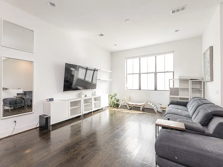 608 Middle St #E — Photo 9