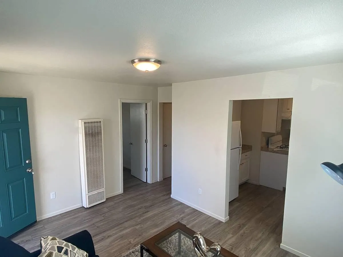 567 Johnston St — Photo 3