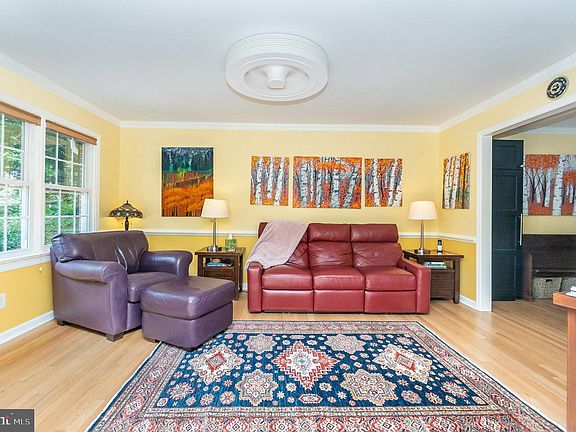 3rd image of 315 Braehead Dr