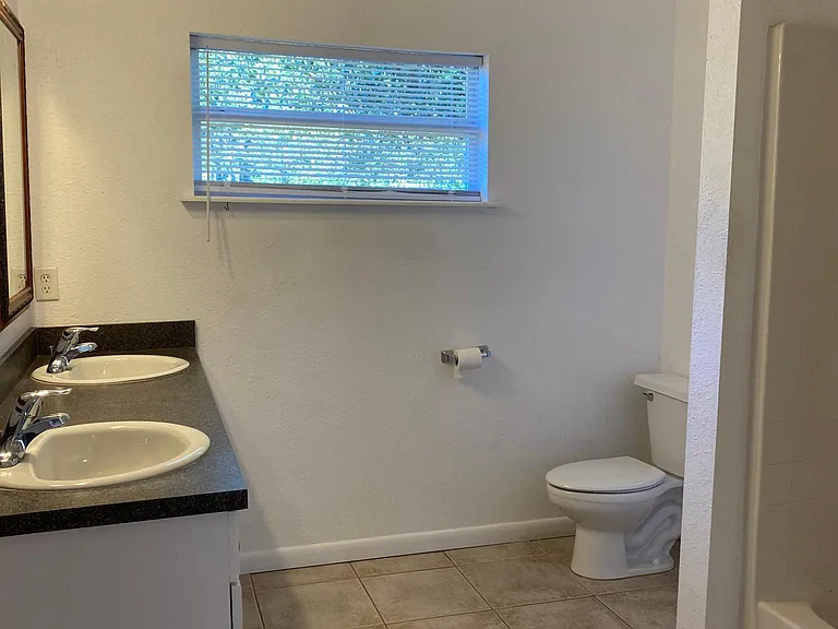 16743 Porter Ave — Photo 8