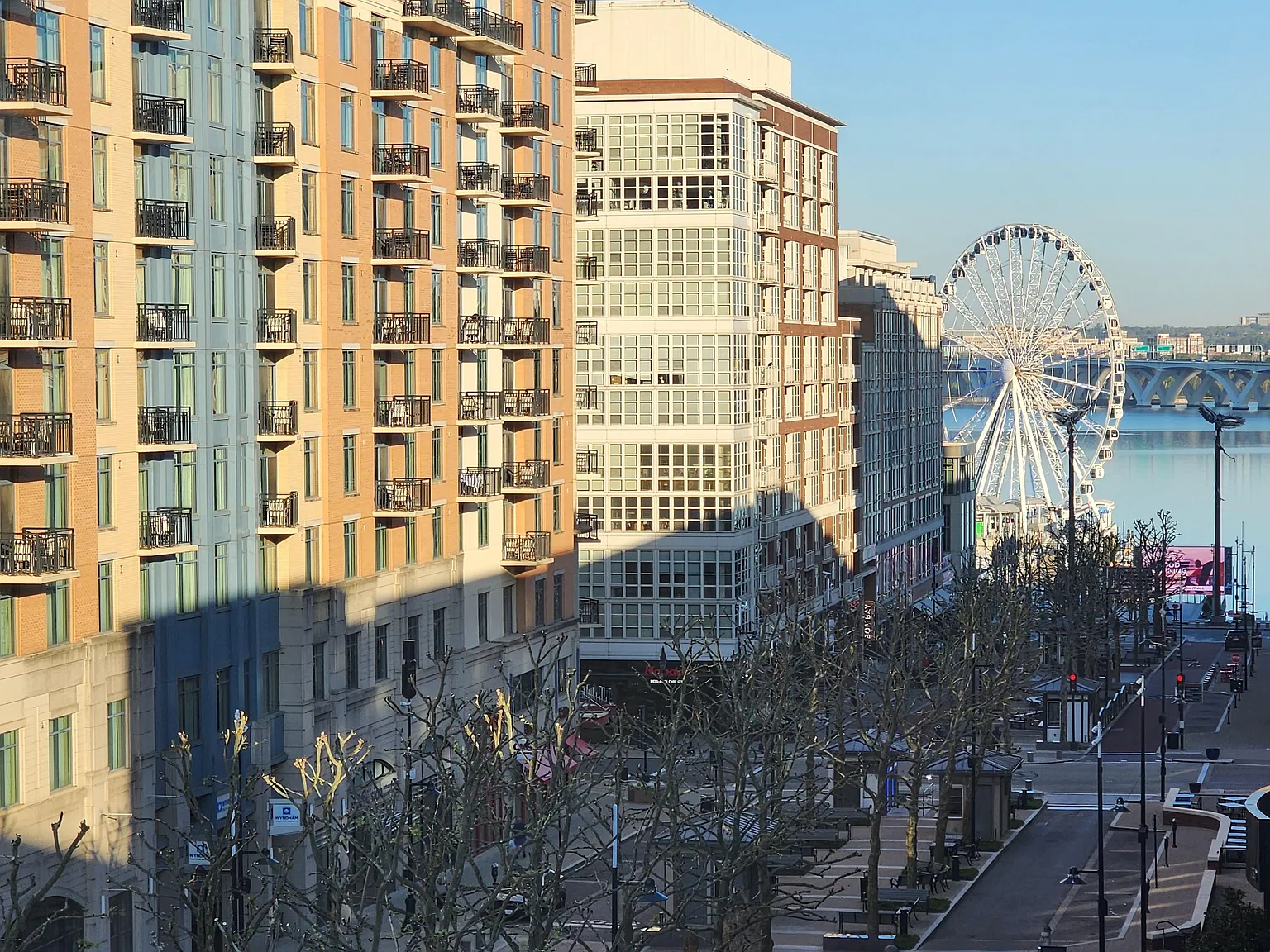 1 bed, 2.0 bath, 967 sqft, $3,867 — Photo 3