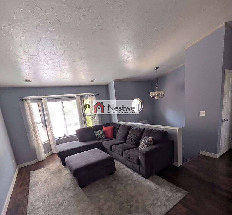 1st image of 1637 W Crystal Ridge Dr