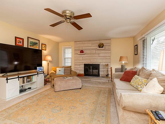 4th image of 53060 Oakmont East Dr
