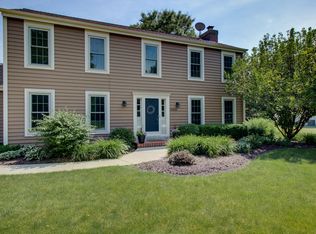 18625 Ridgewood Ln, Brookfield, WI 53045