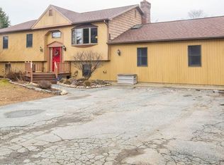 1386 Chopmist Hill Rd, Scituate, RI 02857