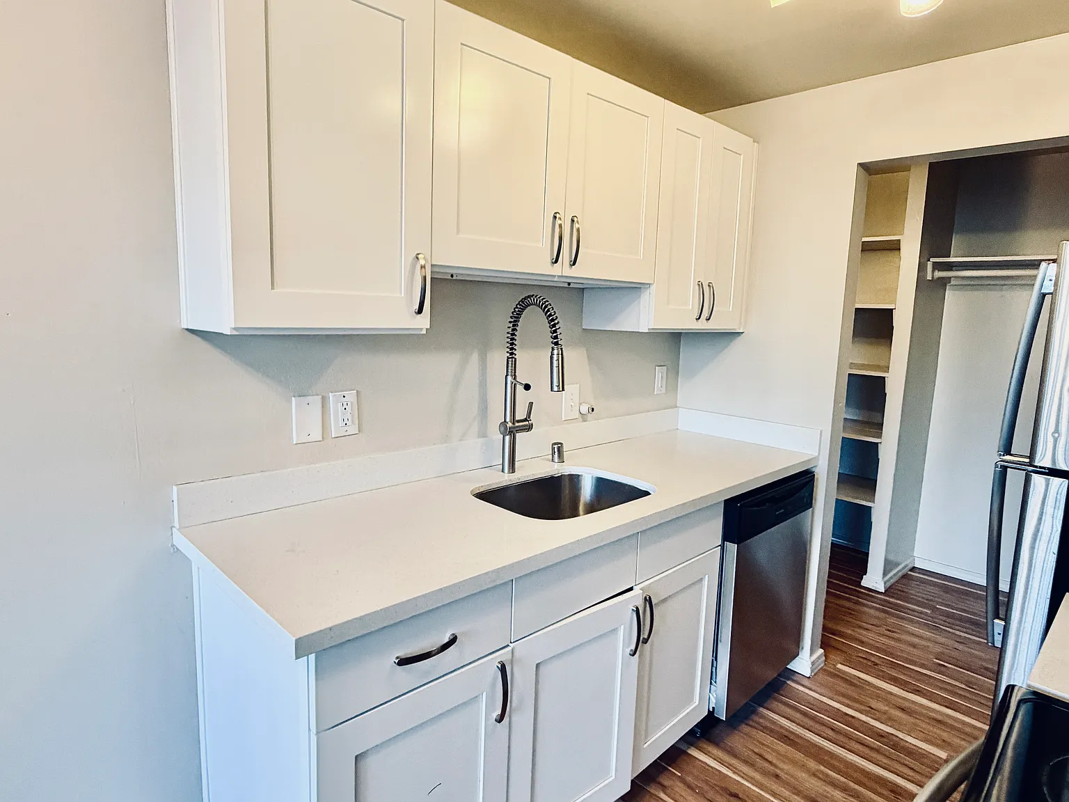 2 bed, 1000 sqft, $1,750 — Photo 2