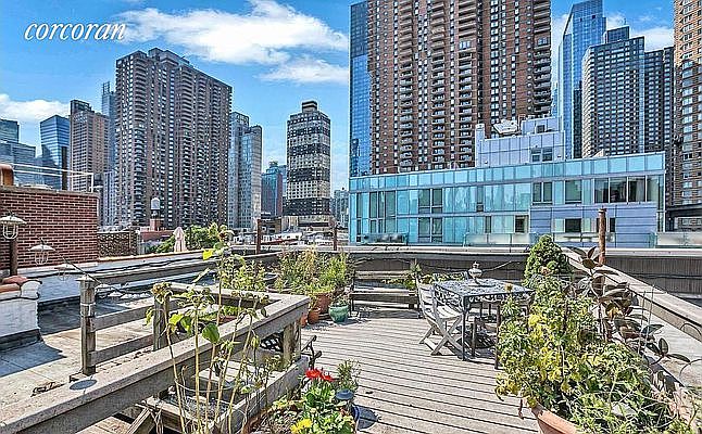 1st image of 461 W 44th St APT 2D
