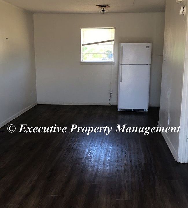 2nd image of 406 Sunset Ln APT A