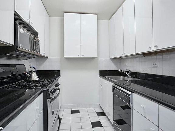 3rd image of 40 E 94th St APT 10G